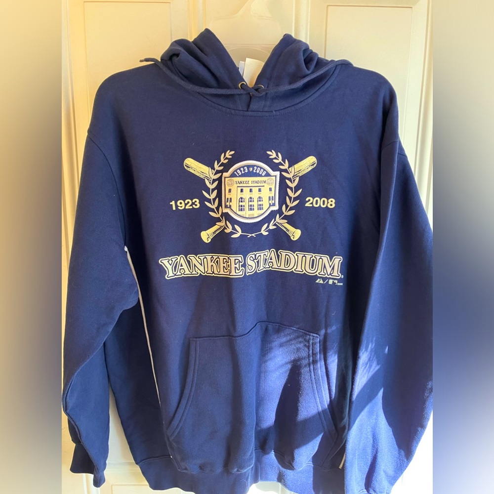 New York Yankees hooded sweatshirt Size M